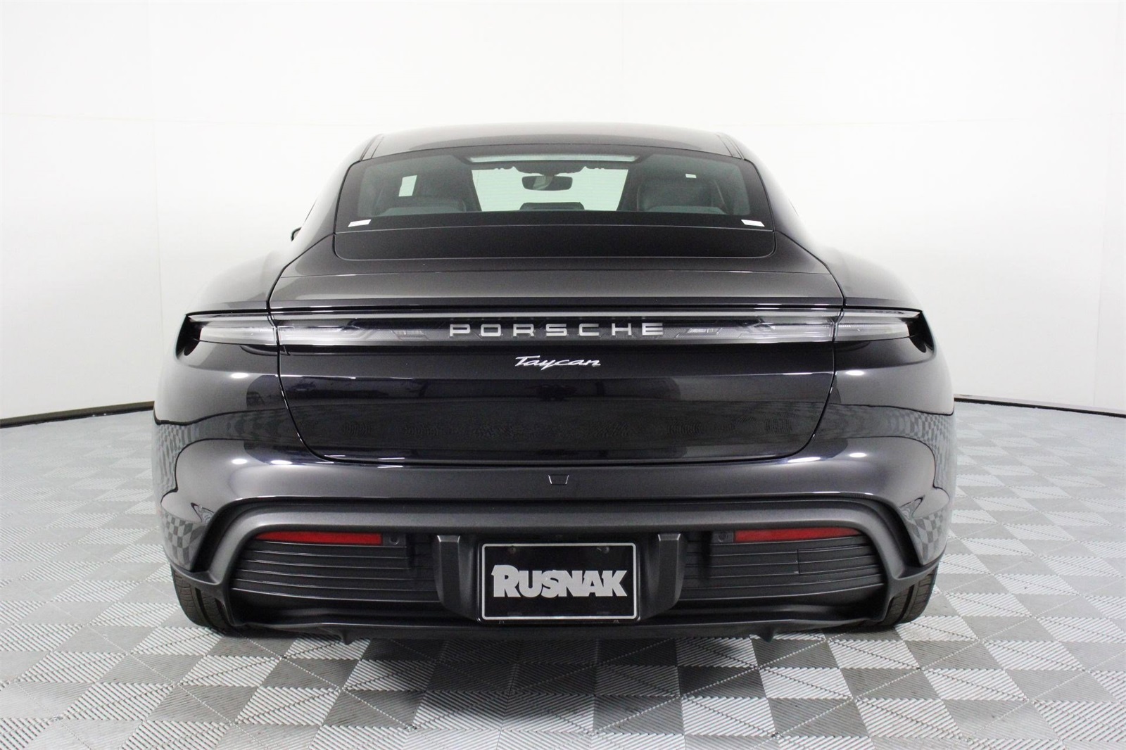 2025 Porsche Taycan photo 6