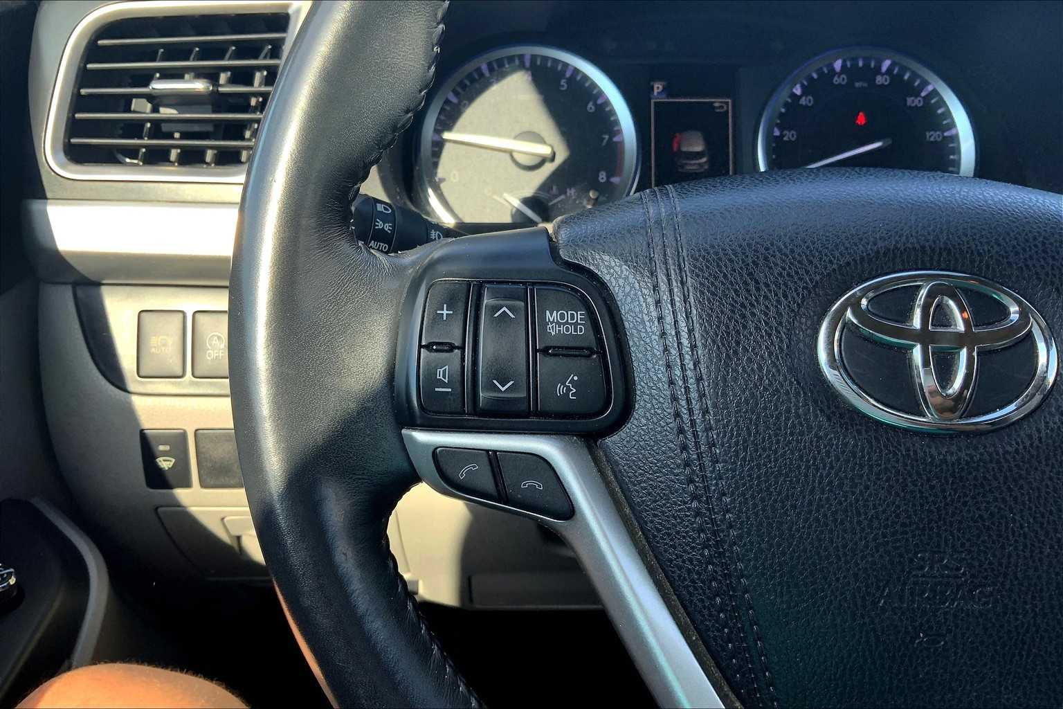 2018 Toyota Highlander XLE photo 23