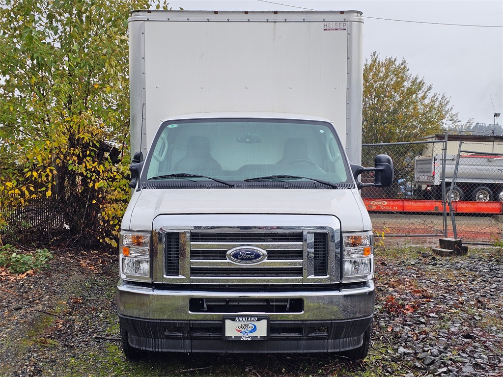 2024 Ford E-450 photo 2