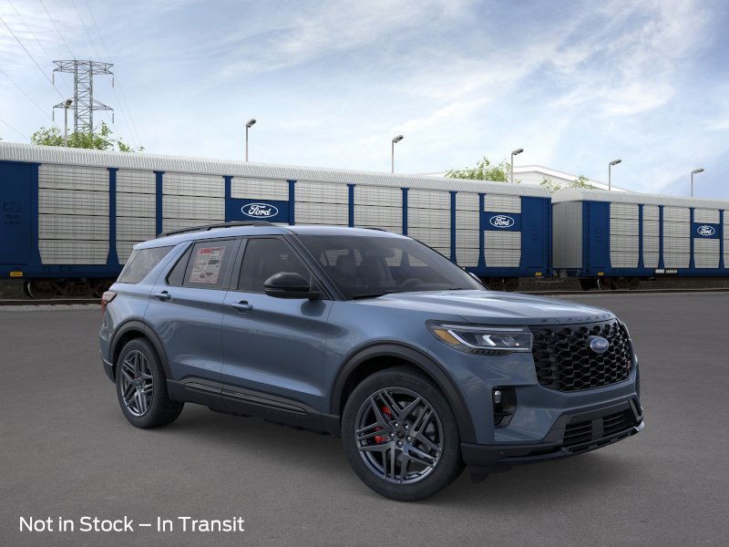 2025 Ford Explorer ST photo 4