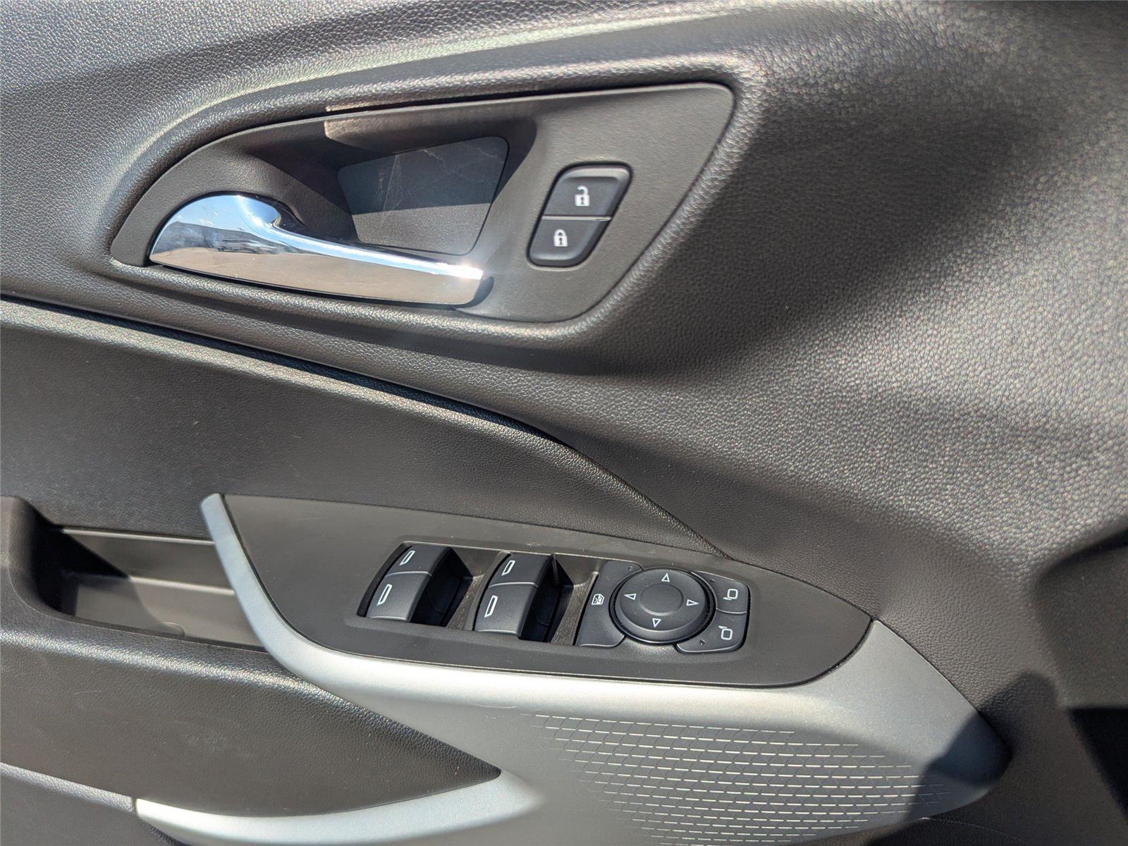 2025 Chevrolet Trax LS photo 20