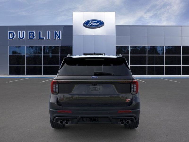 2025 Ford Explorer ST photo 2