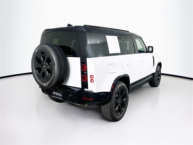 2025 Land Rover Defender 110 X-Dynamic SE photo 3