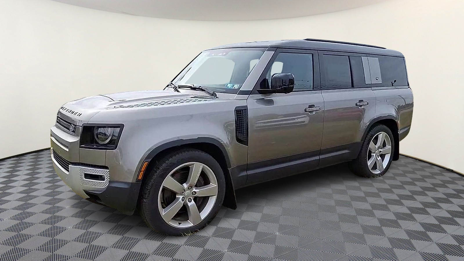 2024 Land Rover Defender S photo 4