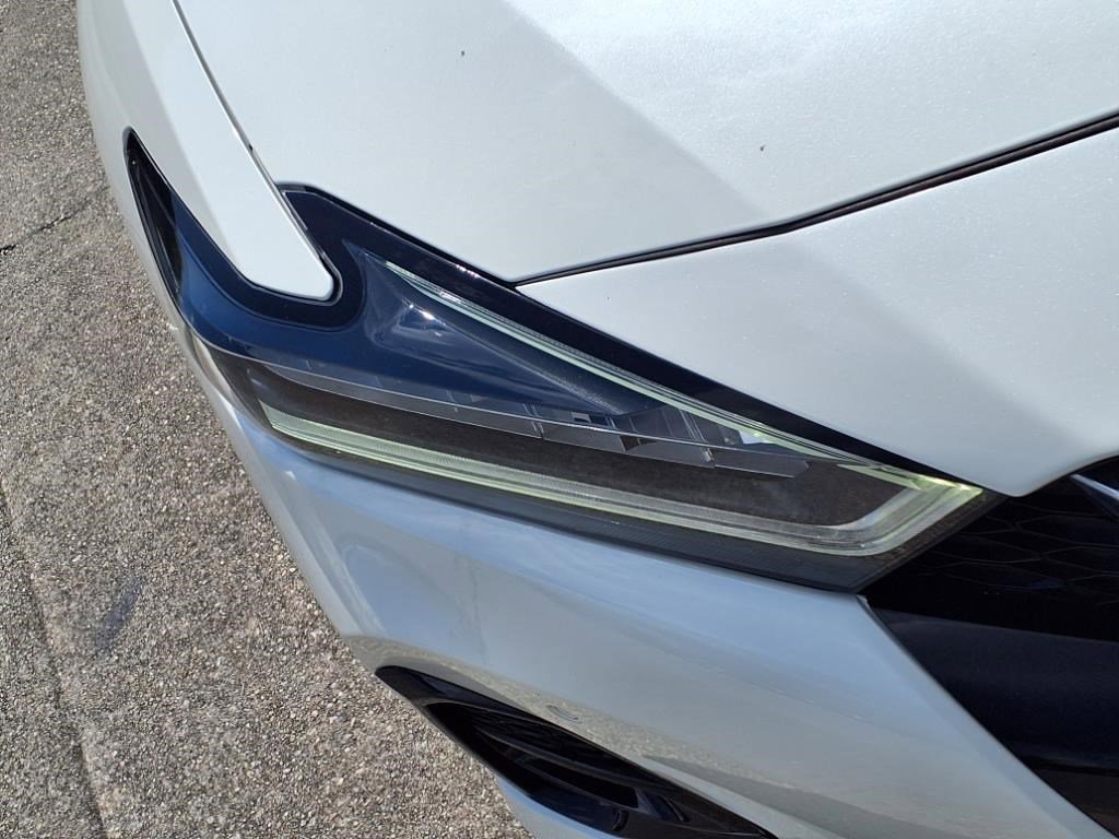 2023 Nissan Maxima Platinum photo 2