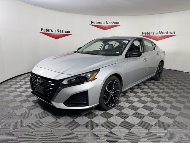 2023 Nissan Altima 2.5 SR photo 2