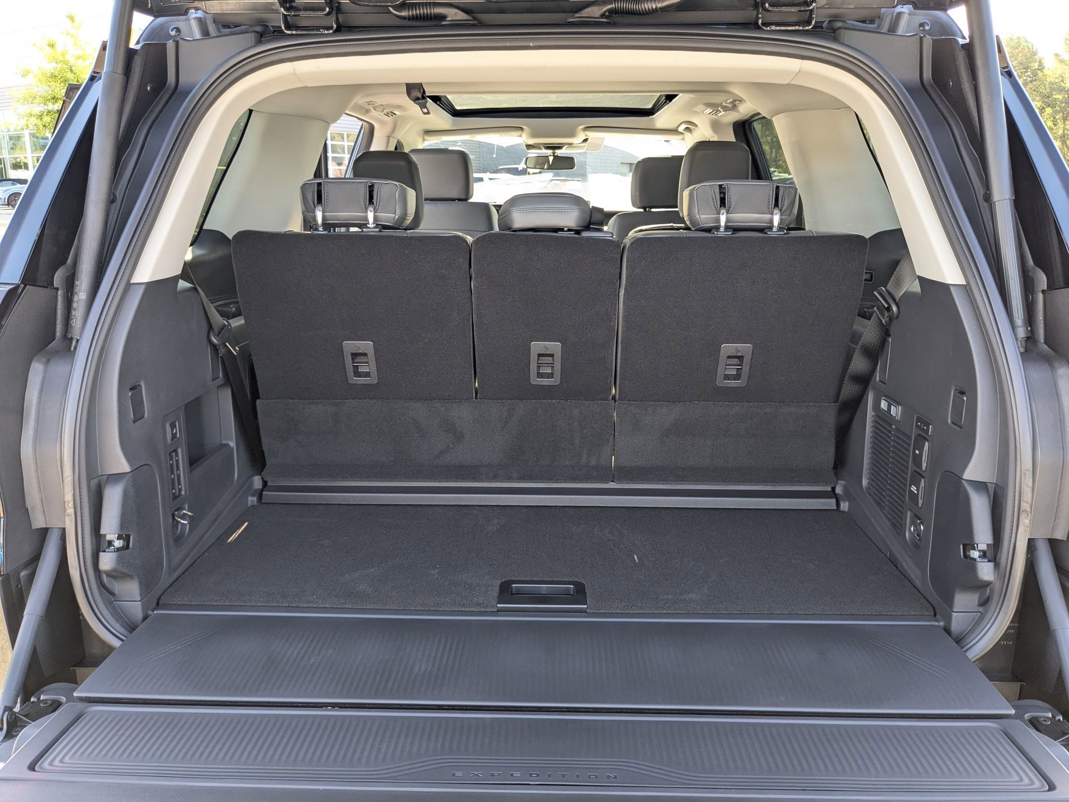 2025 Ford Expedition photo 27