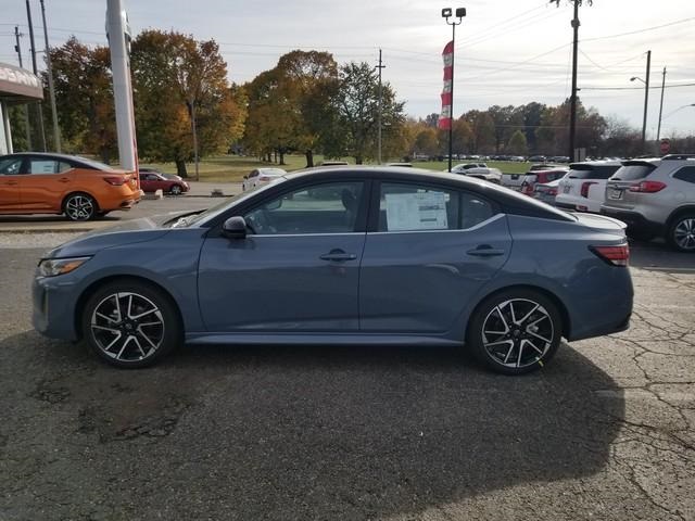 2025 Nissan Sentra SR photo 2