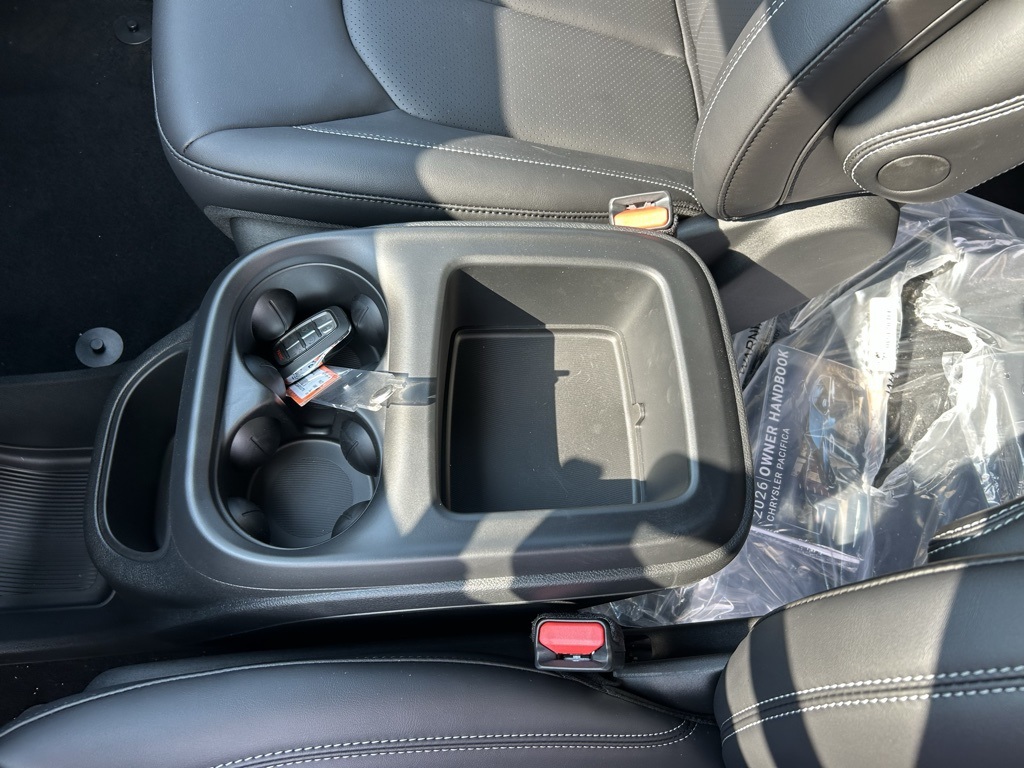 2026 Chrysler Pacifica photo 18