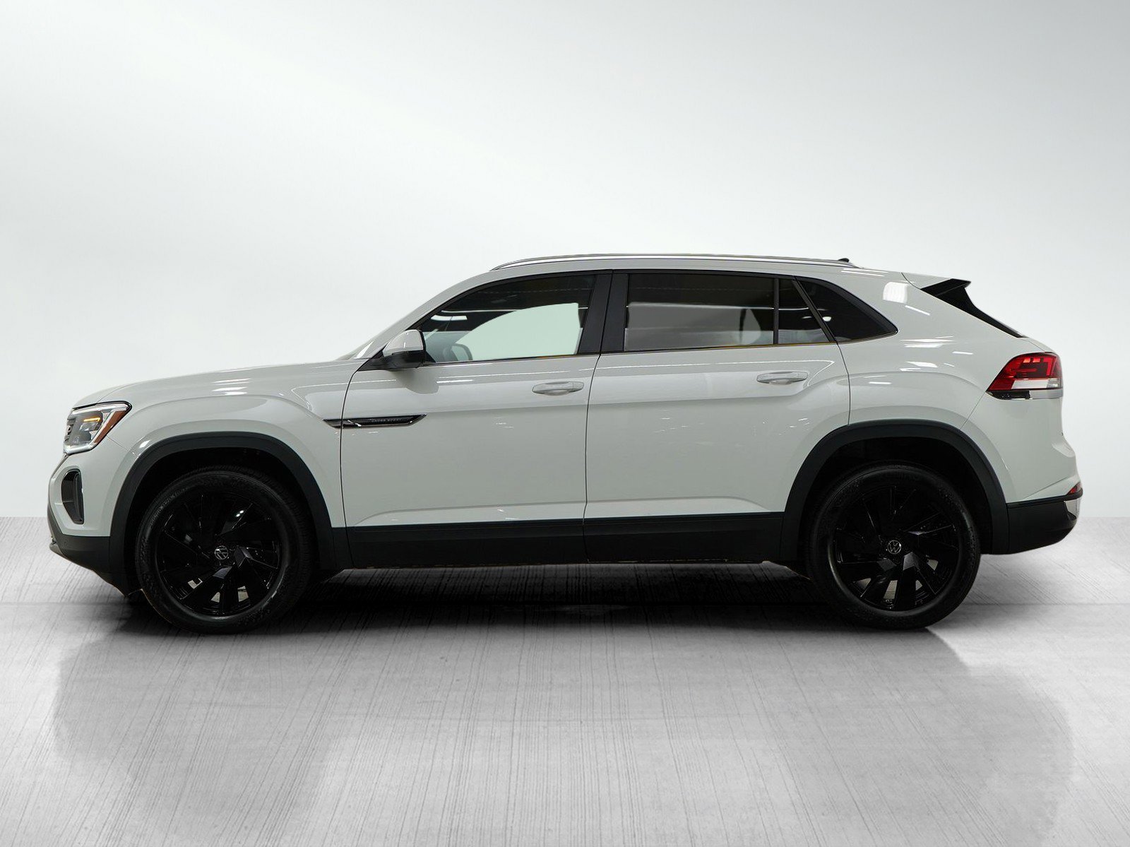 Used 2024 Volkswagen Atlas Cross Sport SE w/Tech with VIN 1V2KE2CA6RC205844 for sale in Hopkins, Minnesota