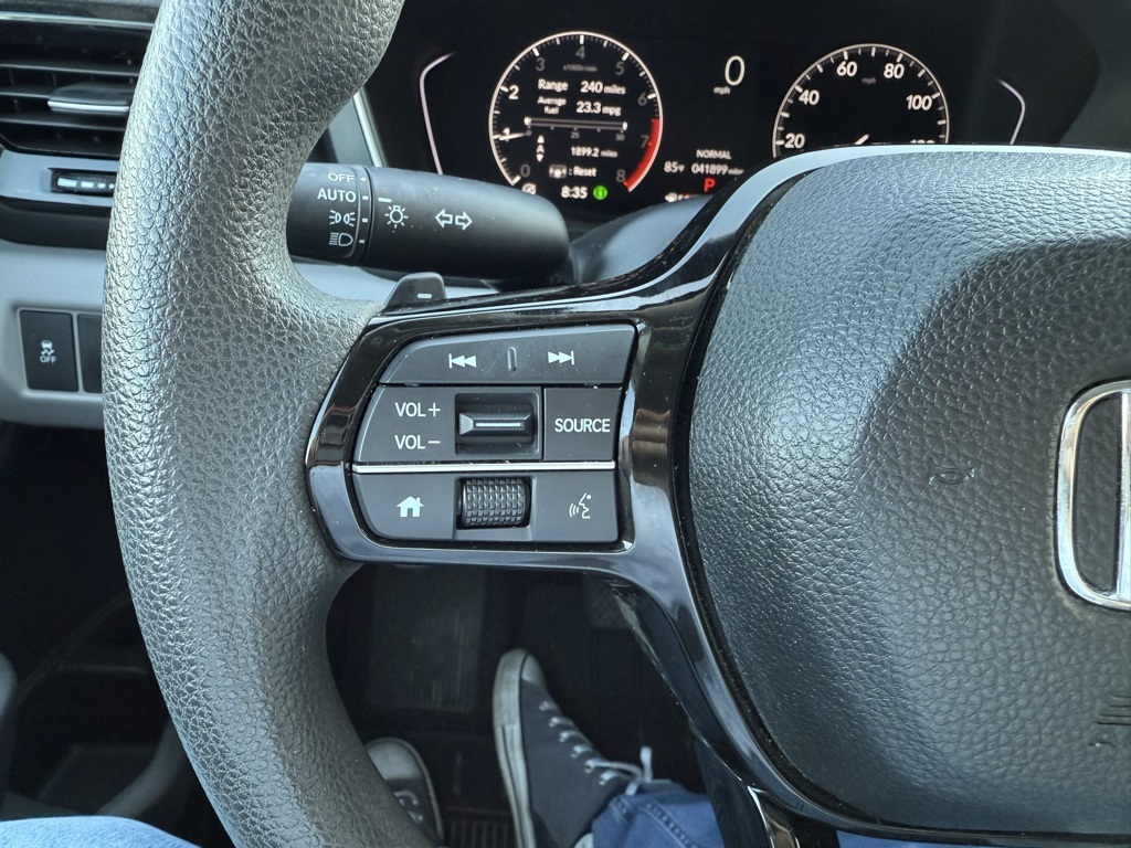 2023 Honda Pilot LX photo 15