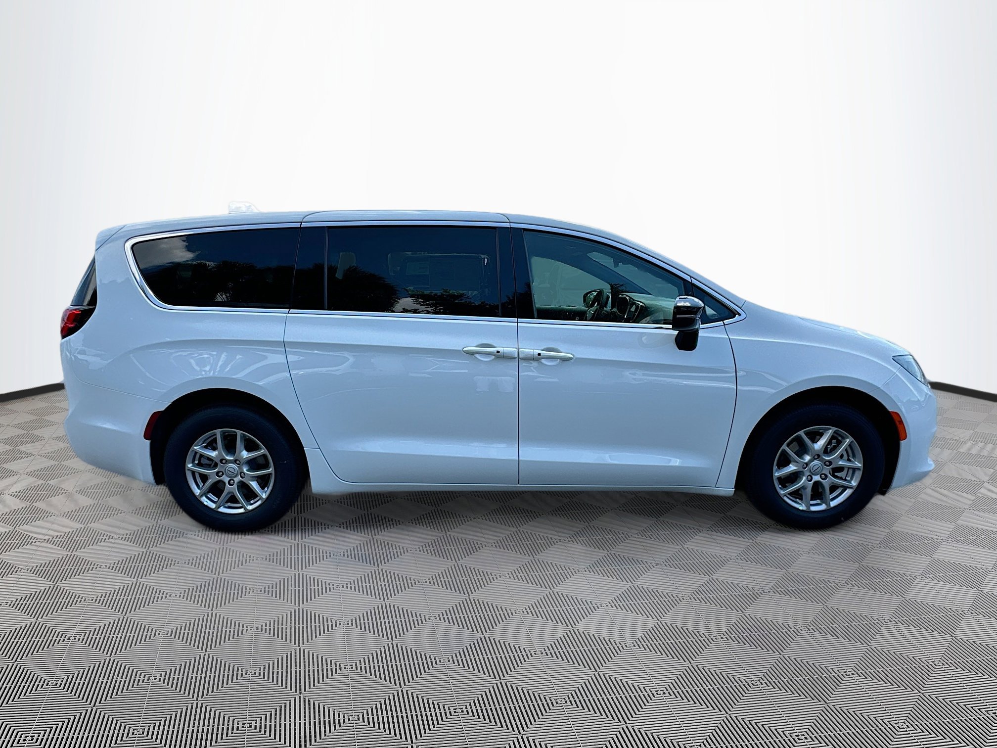 2026 Chrysler Voyager LX photo 3
