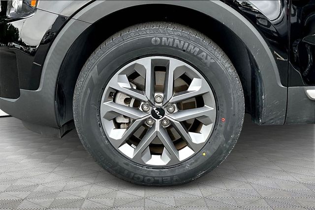 2024 Kia Telluride LX photo 22