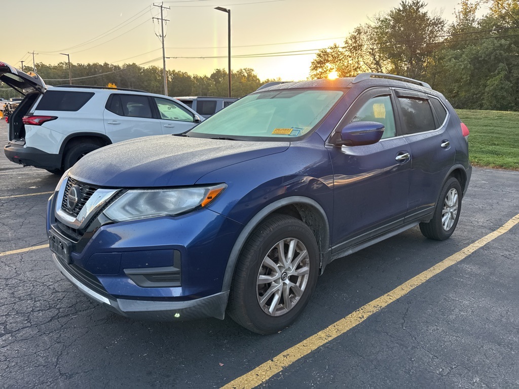 2018 Nissan Rogue SV photo 3