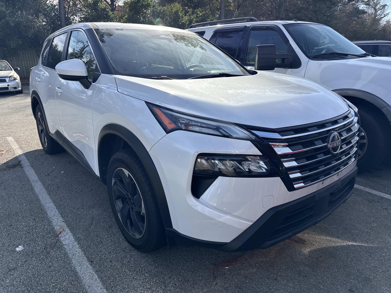 2024 Nissan Rogue SV's photo