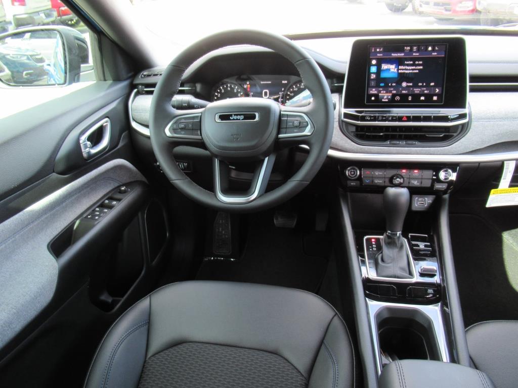 2025 Jeep Compass Latitude photo 13