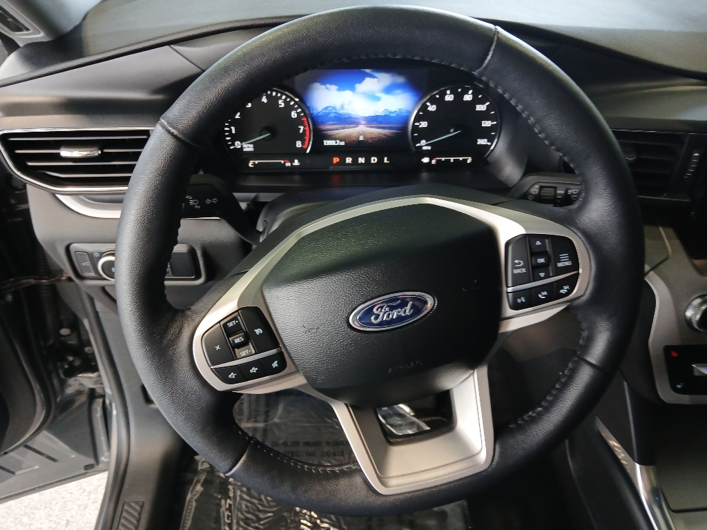 2023 Ford Explorer XLT photo 13