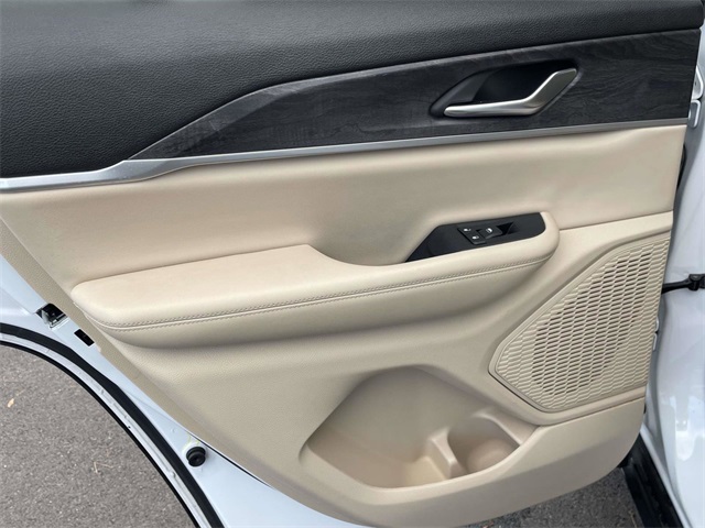 2023 Jeep Grand Cherokee Limited photo 2