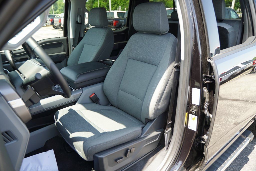 2025 Ford F-150 XLT photo 9