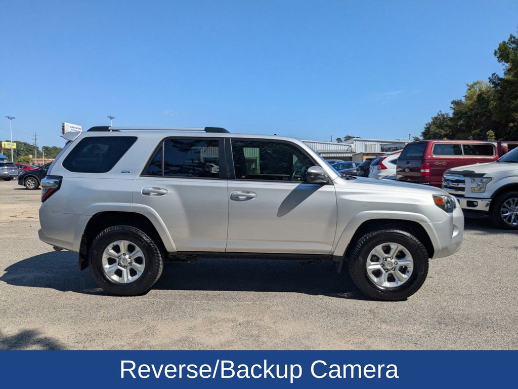 2020 Toyota 4Runner SR5 photo 2