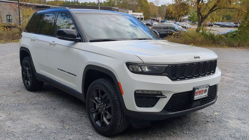 2025 Jeep Grand Cherokee Limited photo 4