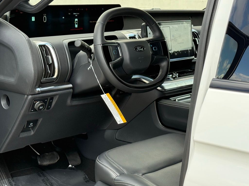 2025 Ford Expedition Platinum photo 7