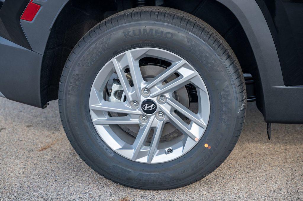2025 Hyundai Tucson SE photo 9