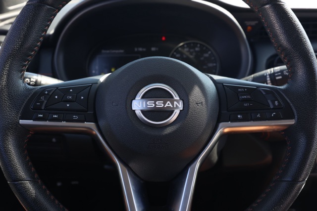 2023 Nissan Kicks SR photo 23