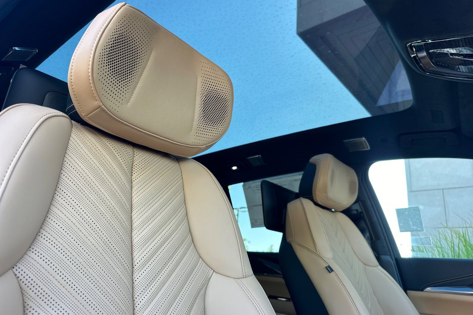 2025 Cadillac Escalade IQ Luxury photo 15