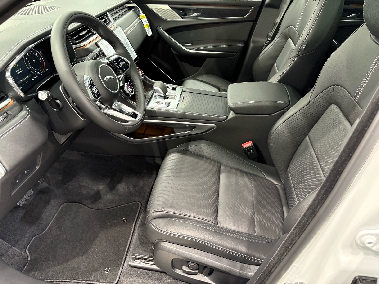 2026 Jaguar F-PACE R-Dynamic S P250 photo 5