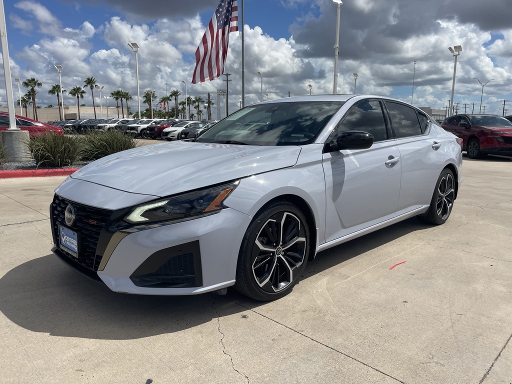 2023 Nissan Altima 2.5 SR photo 4