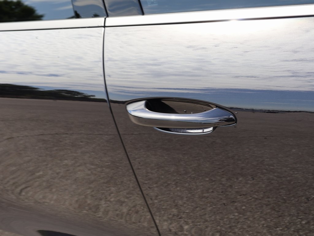2024 Porsche Macan T photo 16