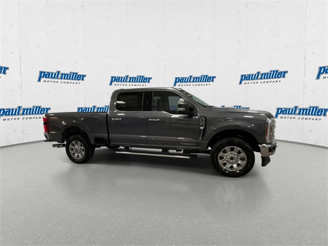 2025 Ford F-250 Lariat photo 2