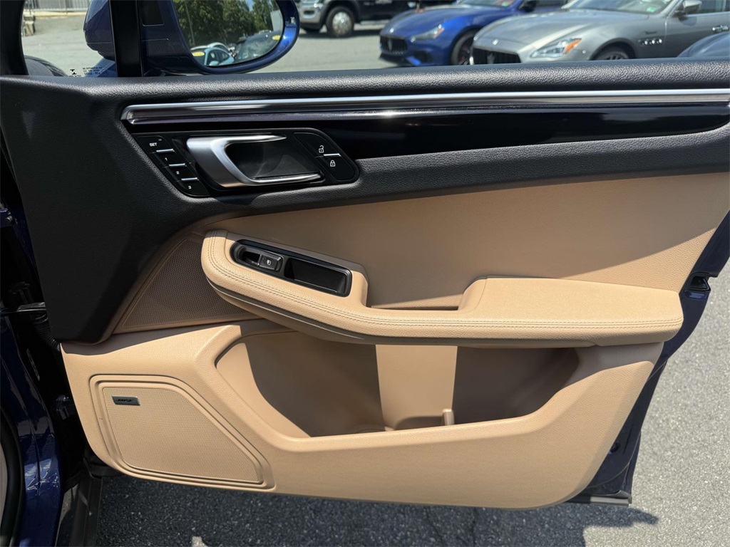 2022 Porsche Macan Base photo 15