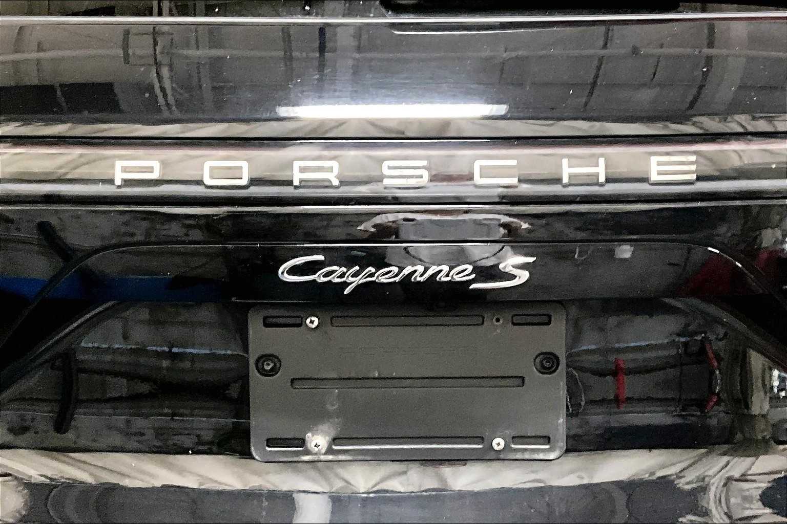 2021 Porsche Cayenne S photo 28