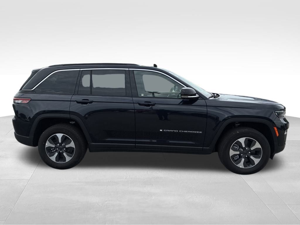 2024 Jeep Cherokee Limited 4xe photo 6