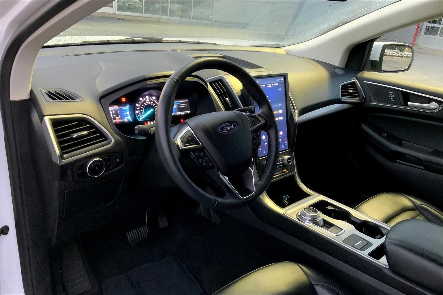 2024 Ford Edge SEL photo 15