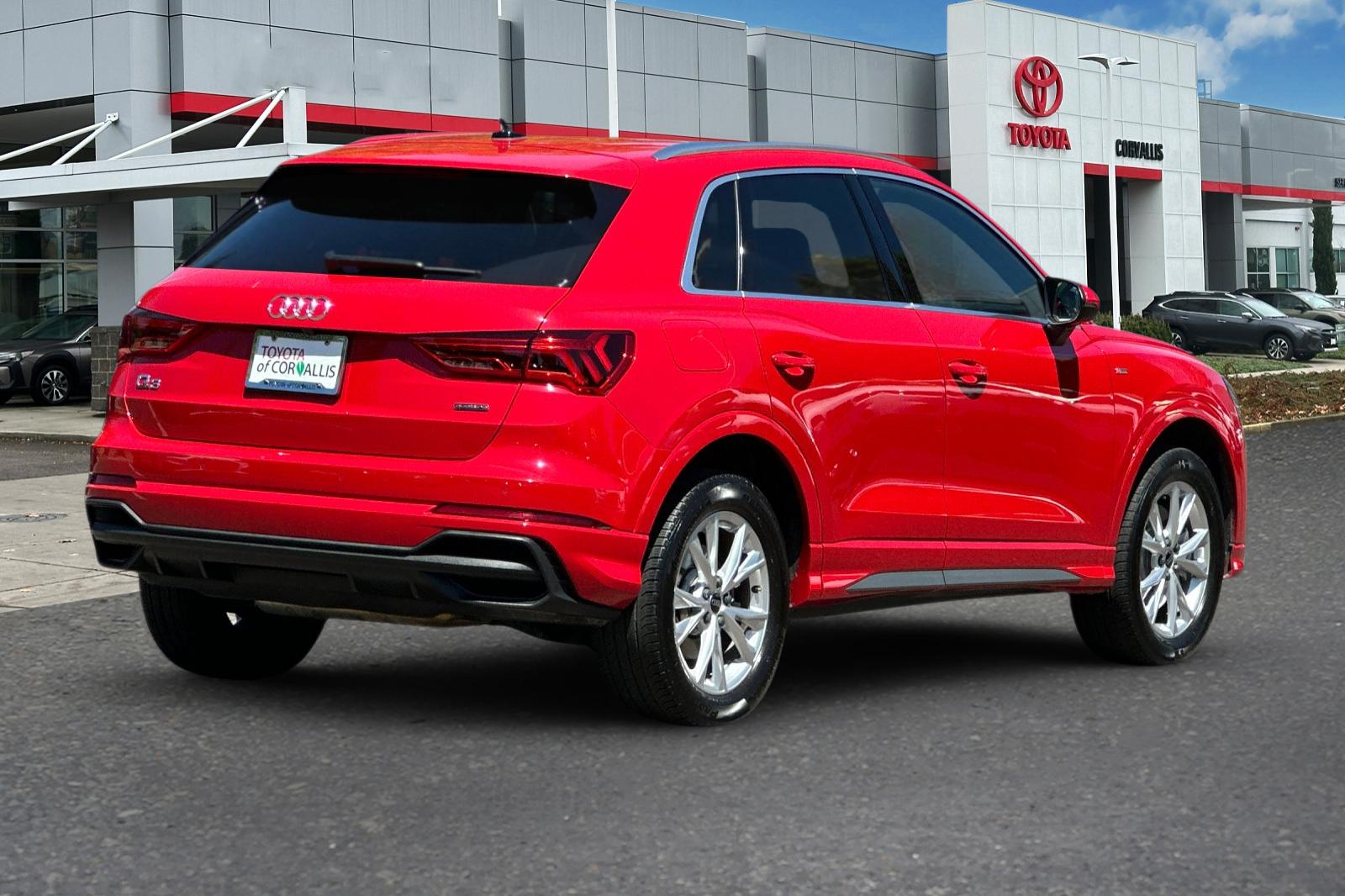 2024 Audi Q3 S line Premium photo 3