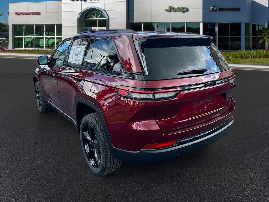 2025 Jeep Grand Cherokee Limited photo 3