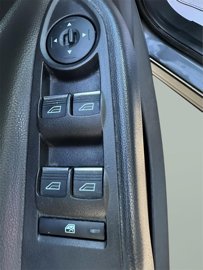 2019 Ford Escape SEL photo 17