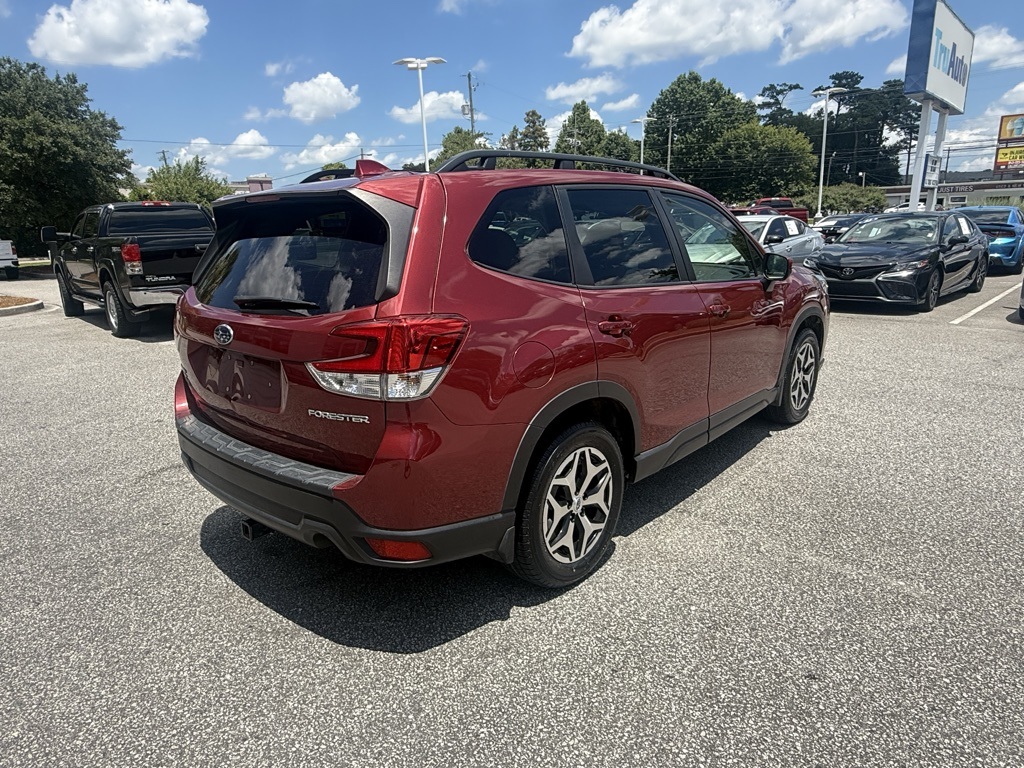 2022 Subaru Forester Premium photo 2
