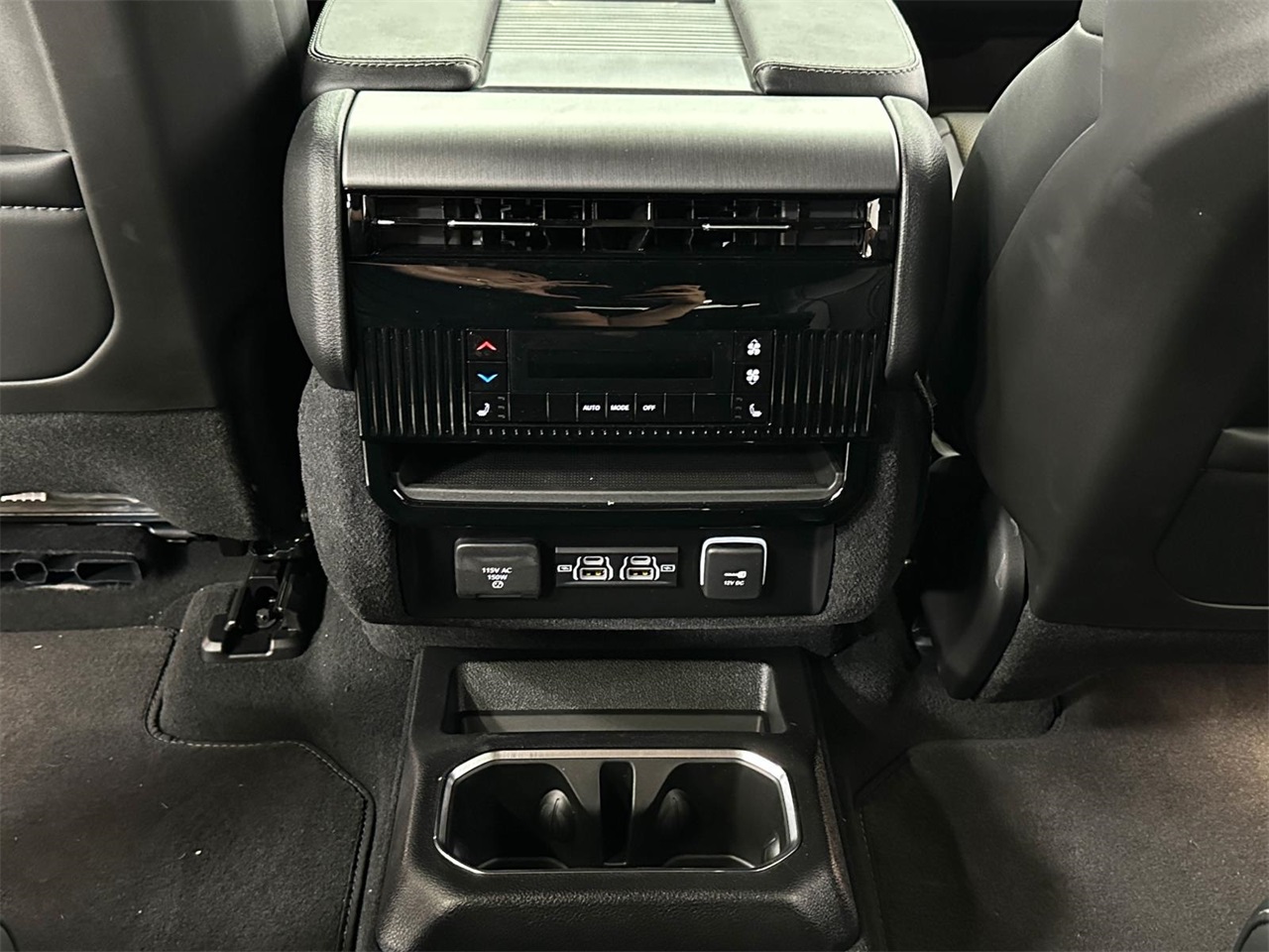 2025 Jeep Wagoneer Series II Carbide photo 27