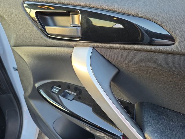 2025 Mitsubishi Eclipse Cross LE photo 14