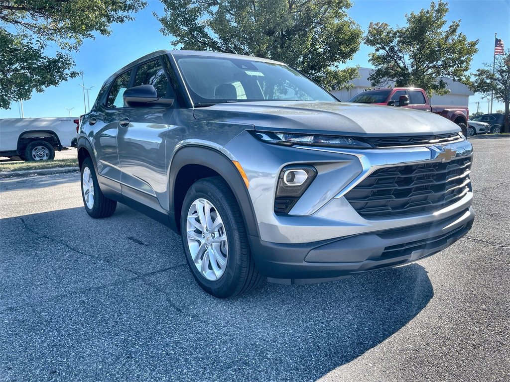 2026 Chevrolet Trailblazer LS photo 2