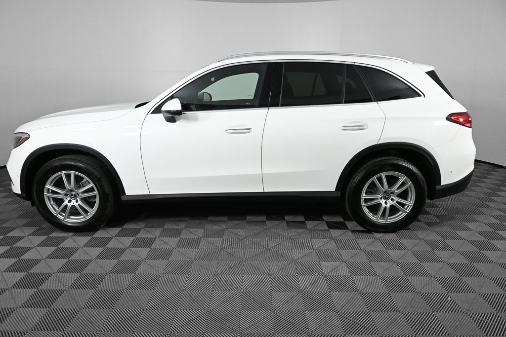 2025 Mercedes Benz GLC 300 4MATIC photo 3