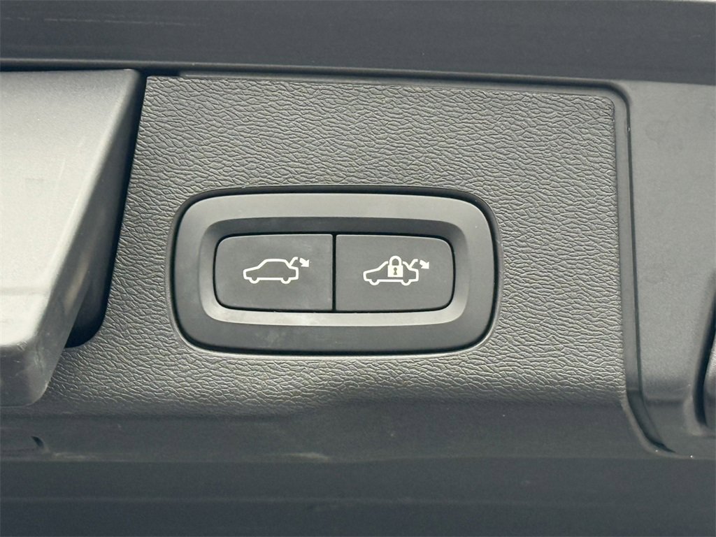 2020 VOLVO XC60 - Image 33