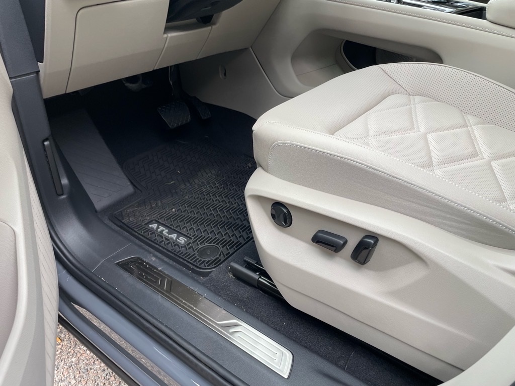 2026 Volkswagen Atlas SE photo 15