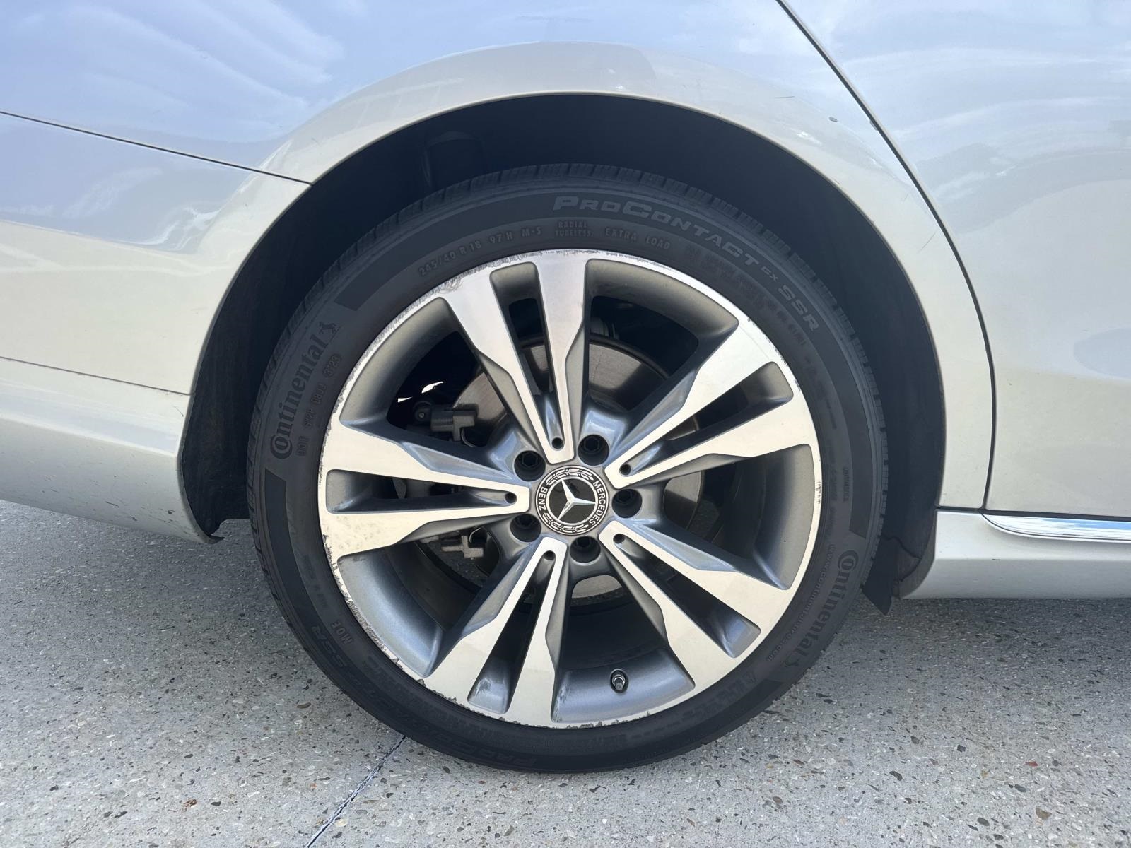 2017 Mercedes Benz C 300 photo 3