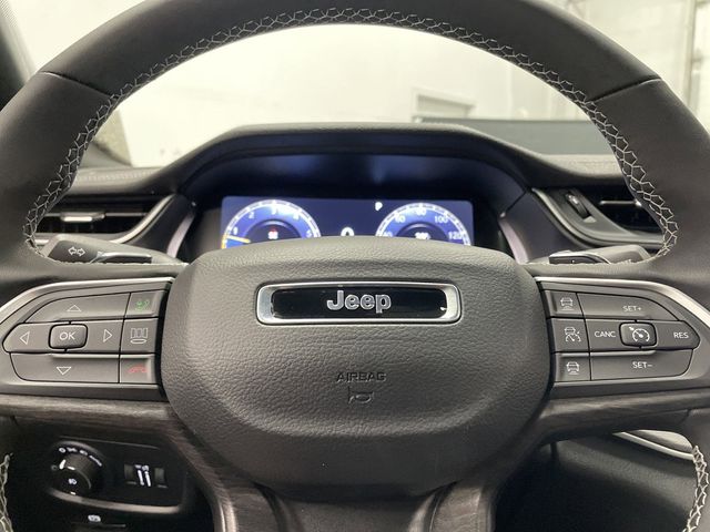 2025 Jeep Grand Cherokee Limited photo 16
