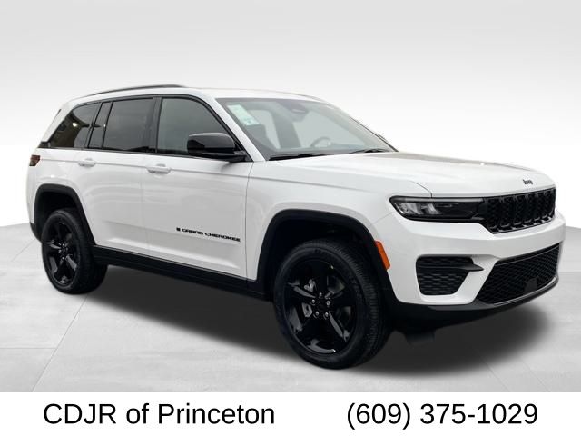 2025 Jeep Grand Cherokee Altitude's photo